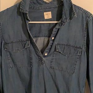 GAP chambray v neck